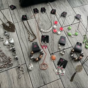 17 piece fashion jewelry lot brand new